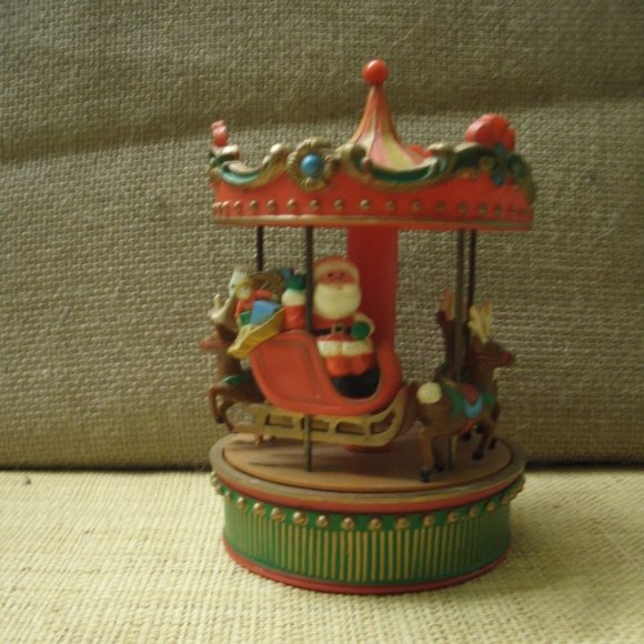 Vintage Hallmark Santa & Reindeer Carousel Music Box - Picture 3 of 16